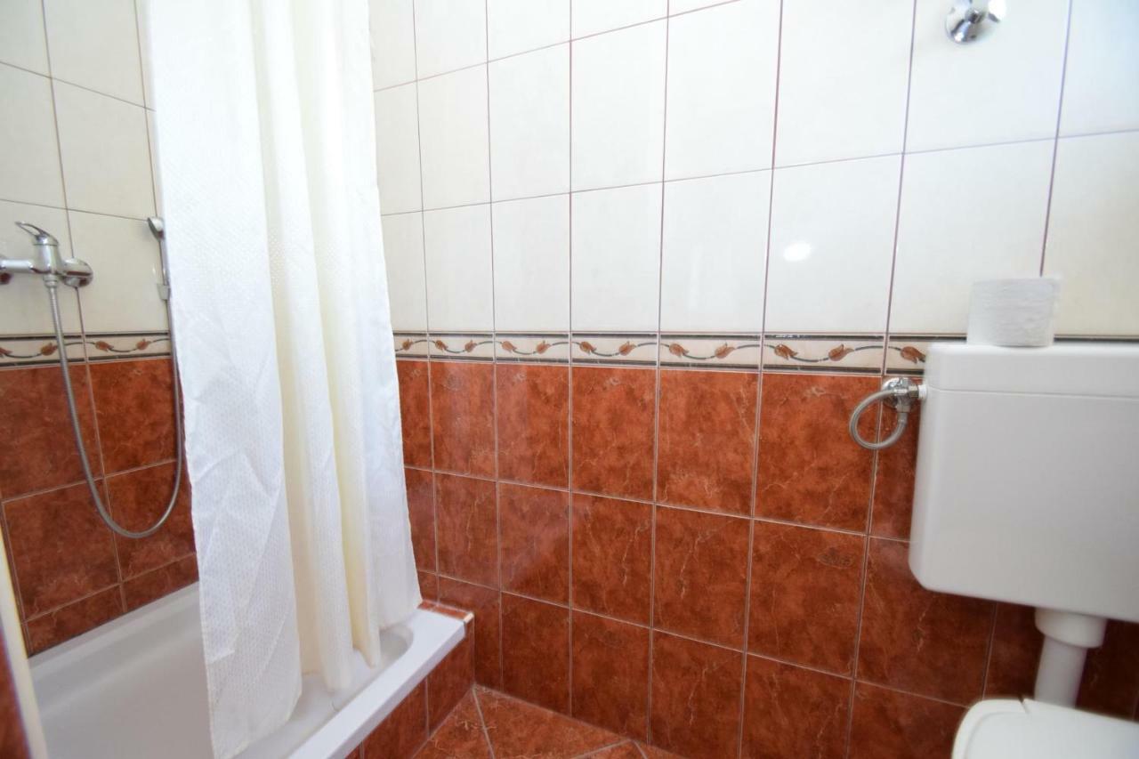 Apartments Nina Starigrad Paklenica Eksteriør billede