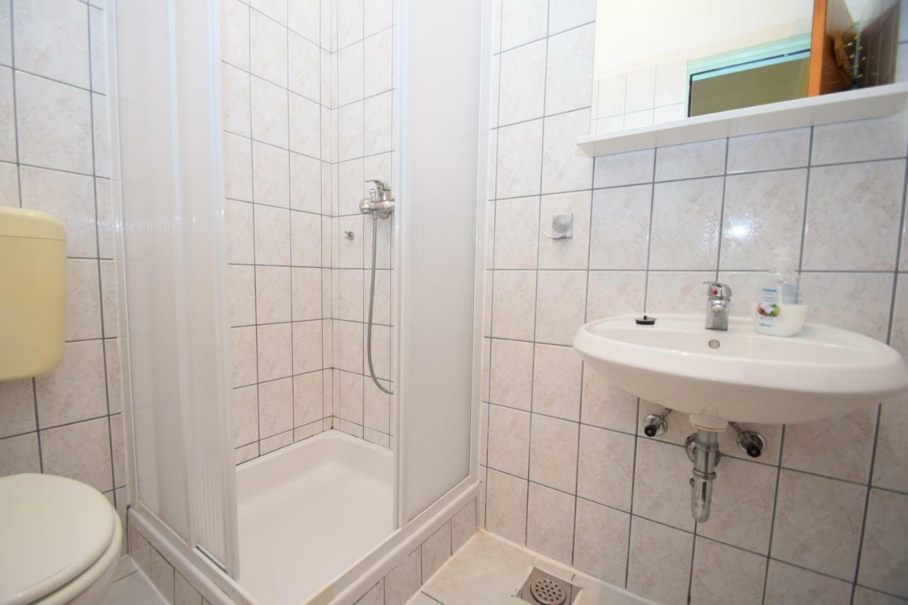 Apartments Nina Starigrad Paklenica Eksteriør billede