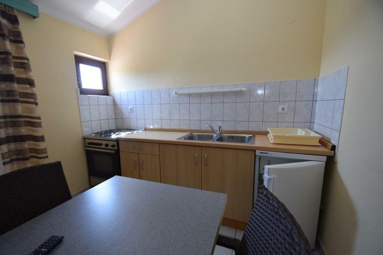 Apartments Nina Starigrad Paklenica Eksteriør billede