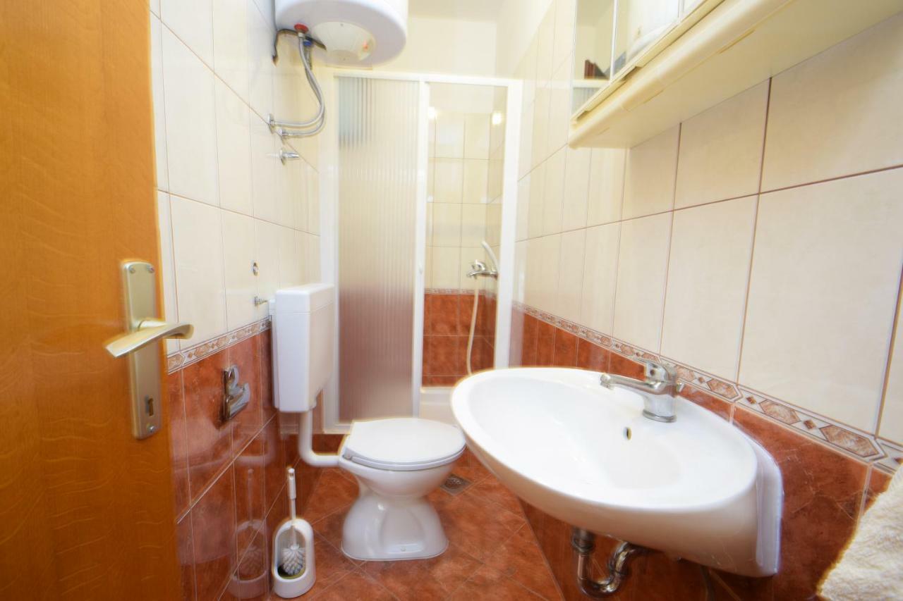 Apartments Nina Starigrad Paklenica Eksteriør billede