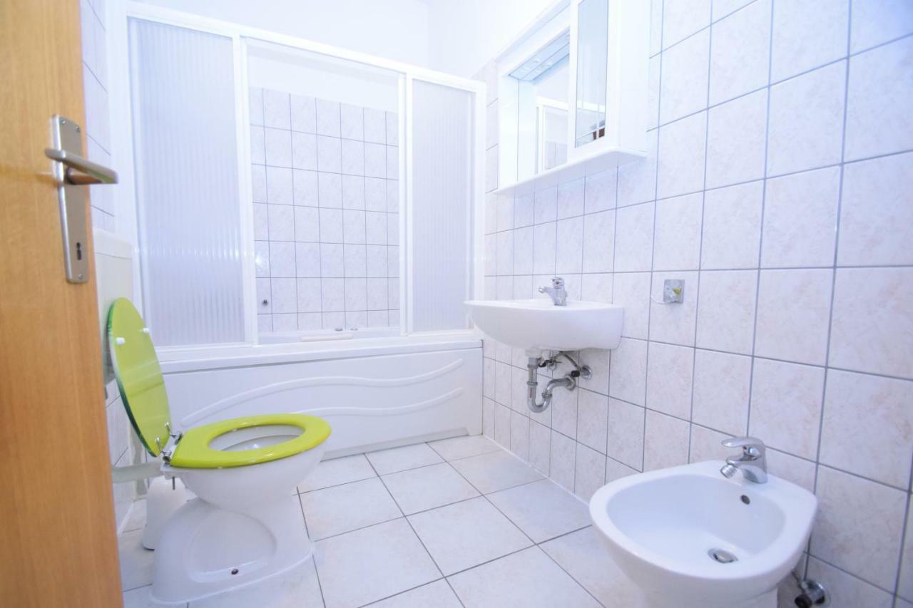 Apartments Nina Starigrad Paklenica Eksteriør billede