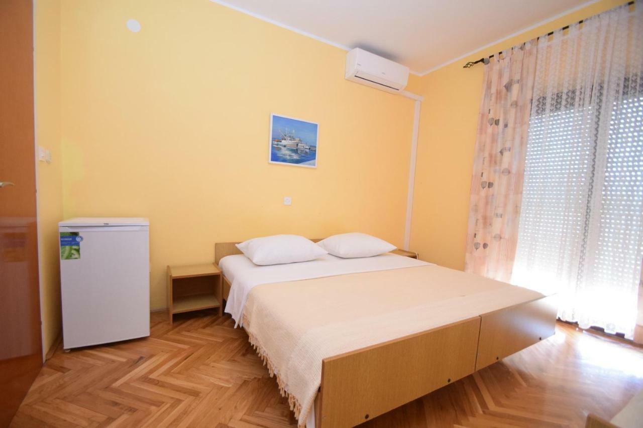 Apartments Nina Starigrad Paklenica Eksteriør billede