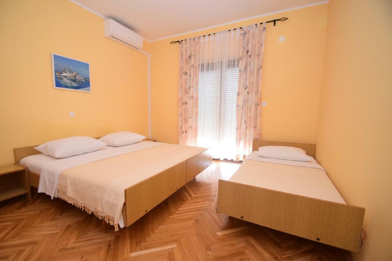 Apartments Nina Starigrad Paklenica Eksteriør billede