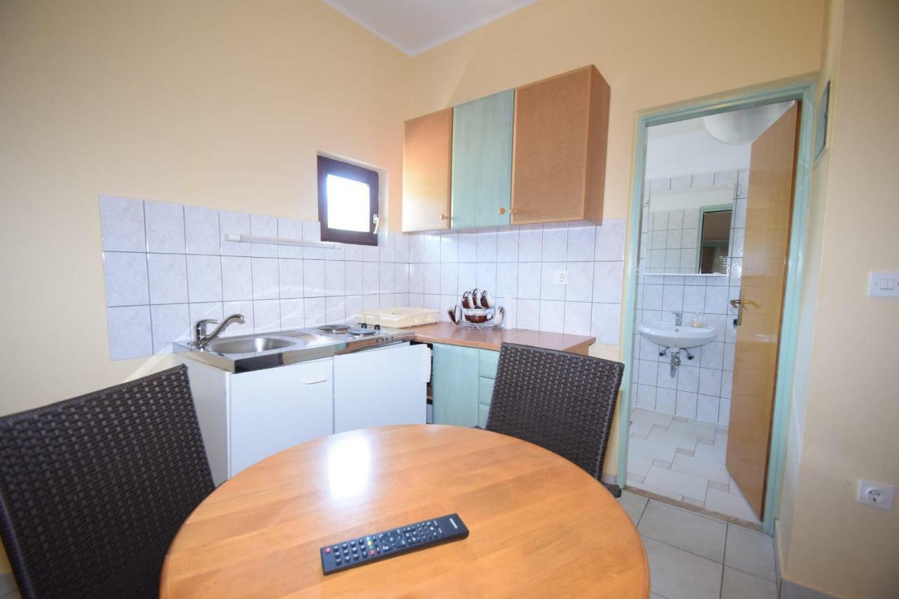 Apartments Nina Starigrad Paklenica Eksteriør billede