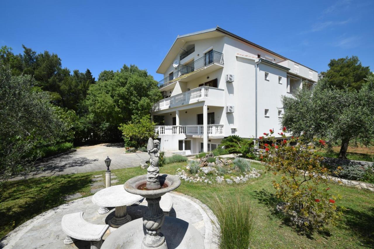 Apartments Nina Starigrad Paklenica Eksteriør billede